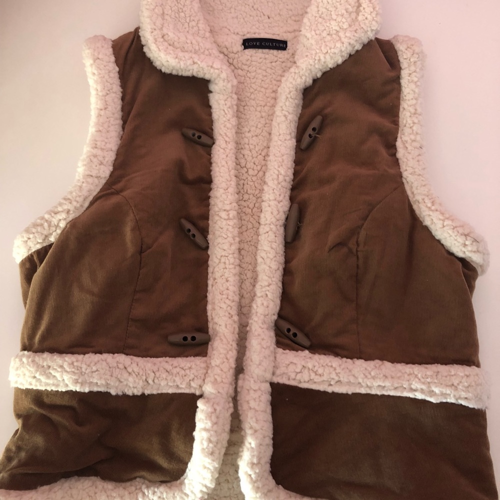 Warm and comfy vest! Great for the fall